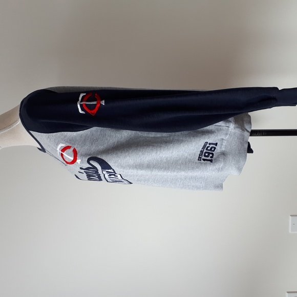 Minnesota Twins sweatshirt - Picture 2 of 7